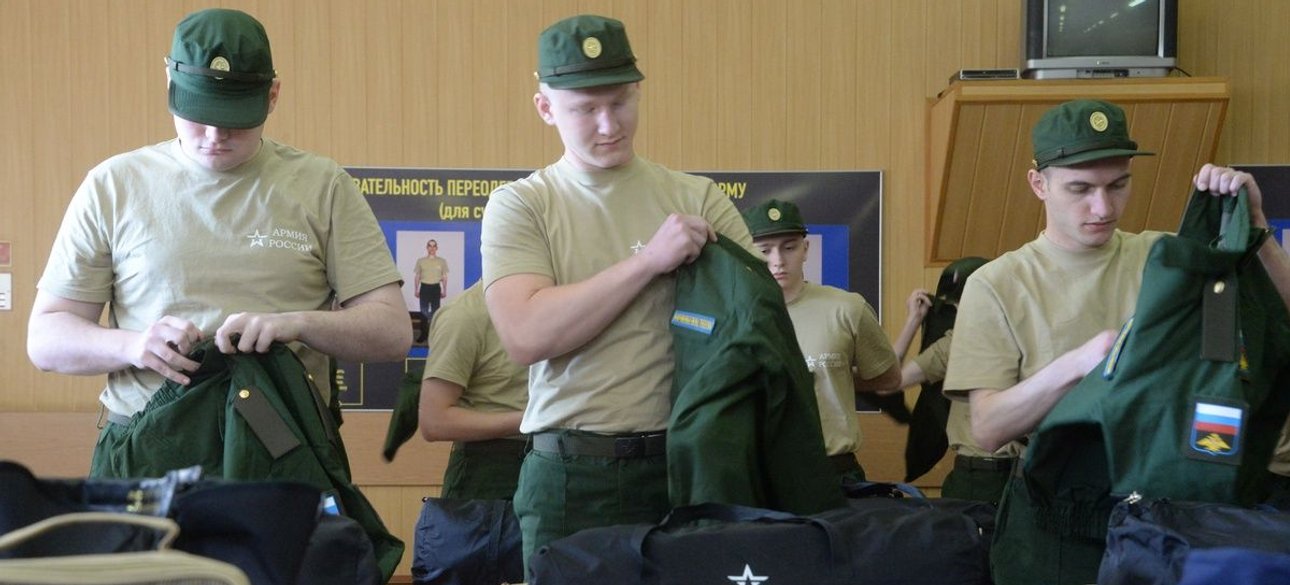 Російські призовники перевіряють амуніцію