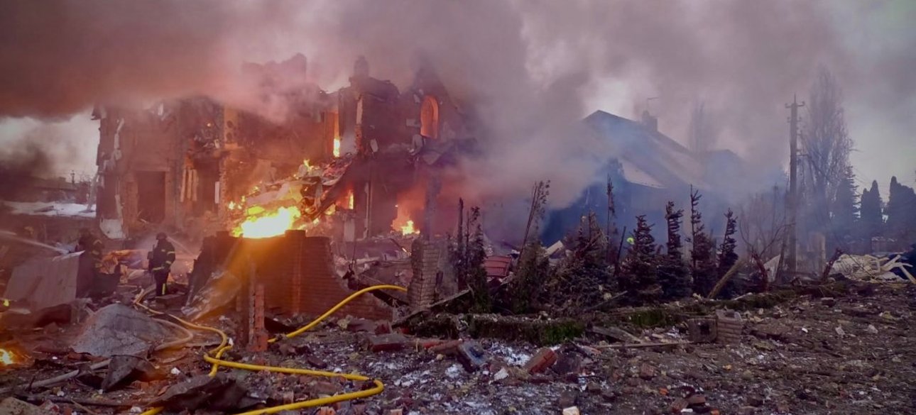 Зруйнований будинок у Софіївській Борщагівці після ракетного удару РФ