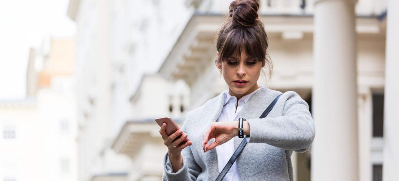 Женщина с сумочкой