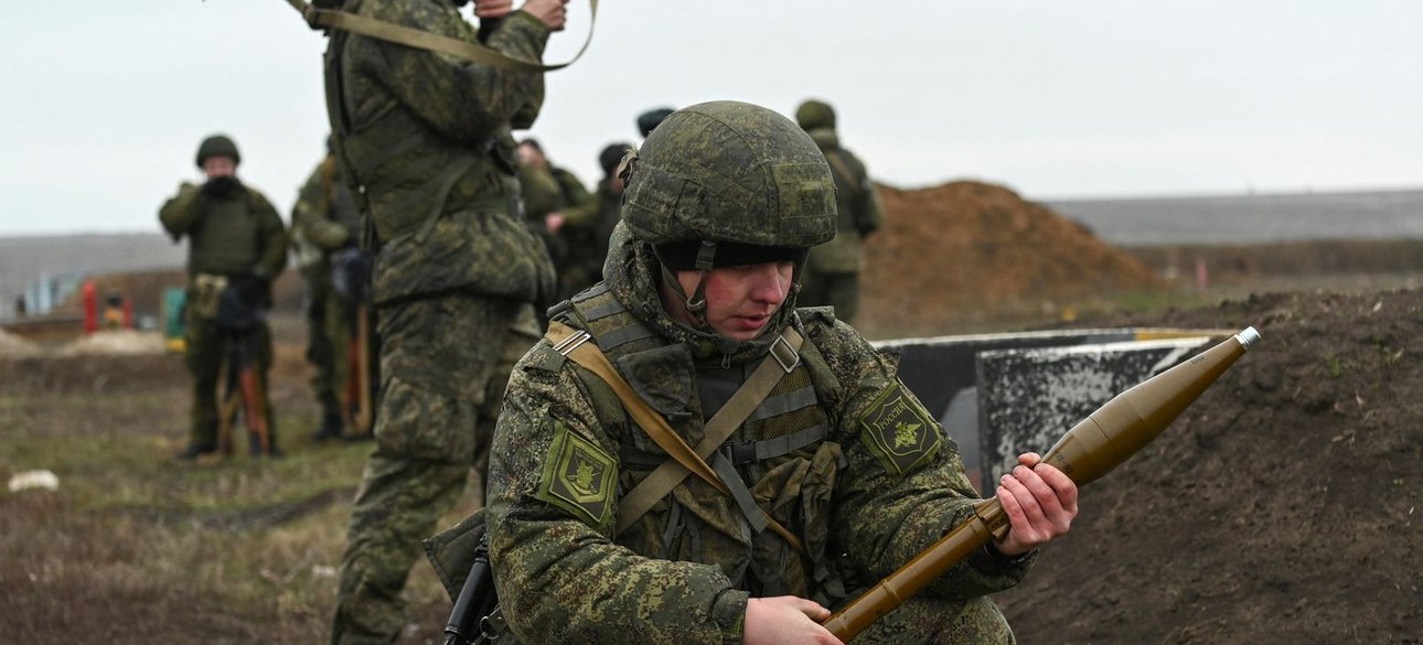 Россияне ползут медленно, но уверенно