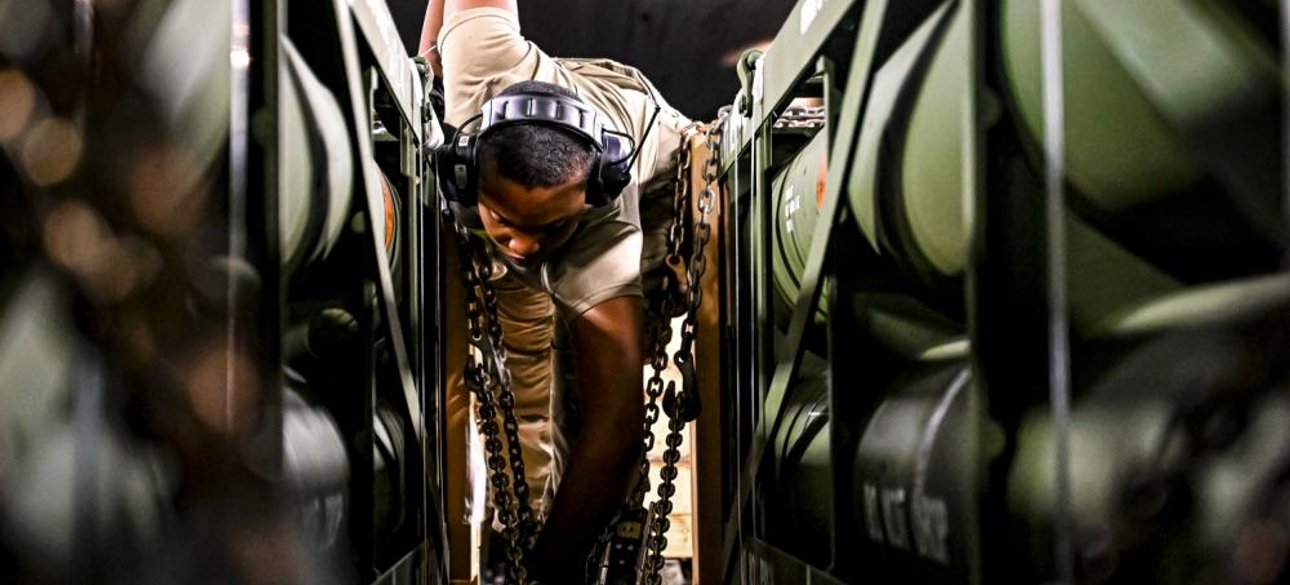 Зброя США для України в транспортному літаку