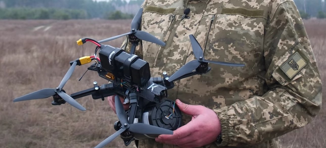 Дрон на оптоволокне