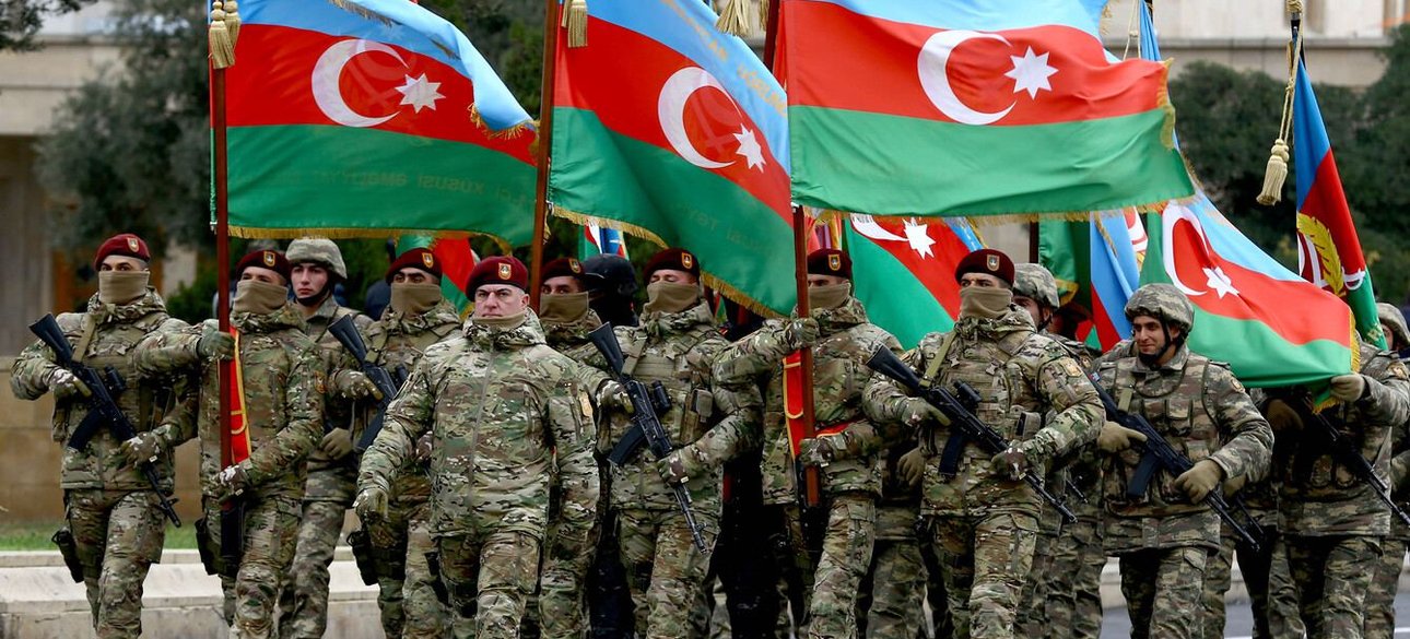 Группа азербайджанских солдат