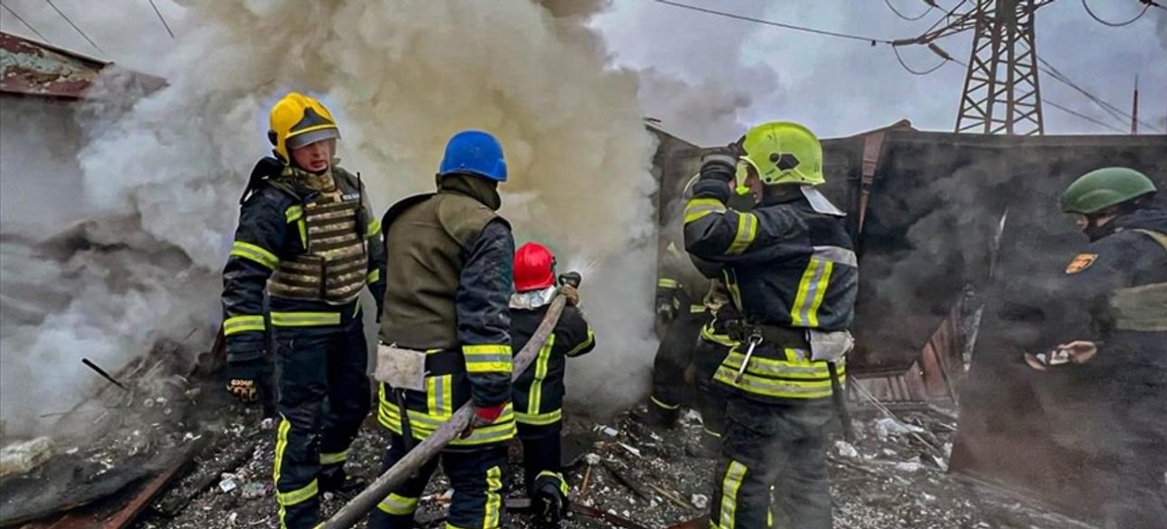 Українські пожежники на місці удару по енергетиці