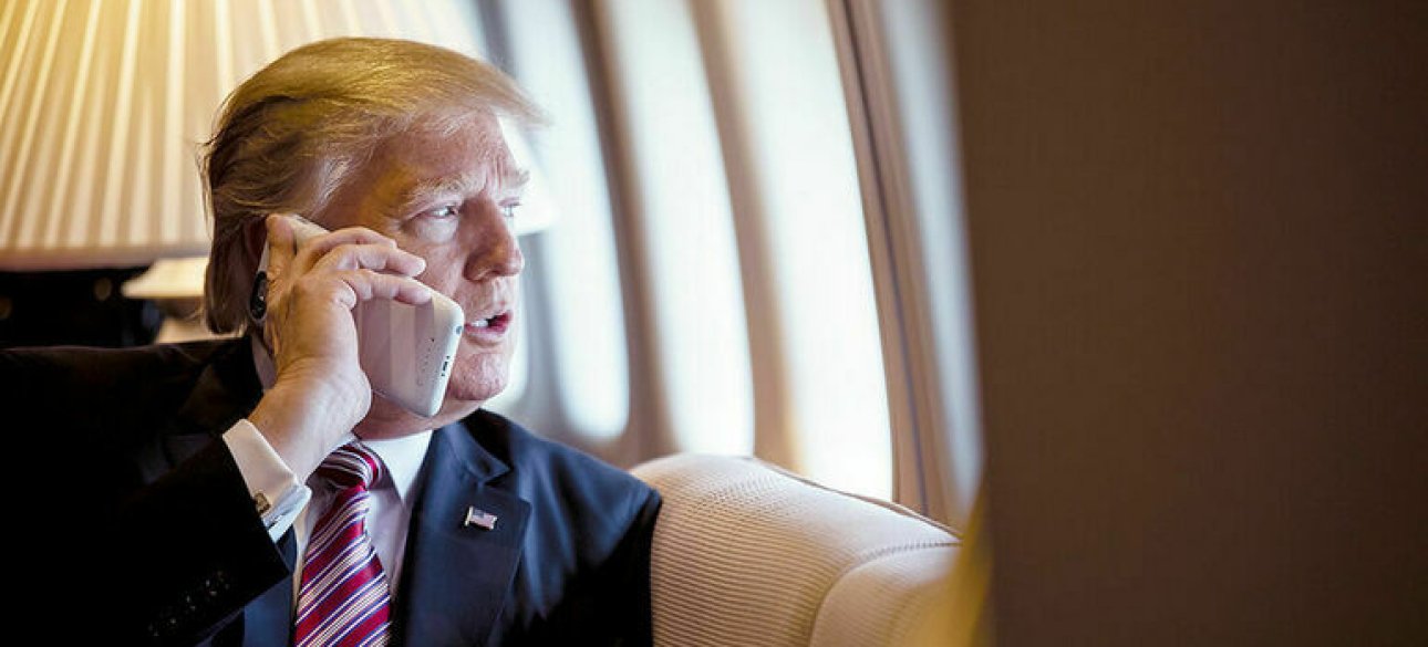 Звонок от Дональда Трампа трамп, самолет, телефон