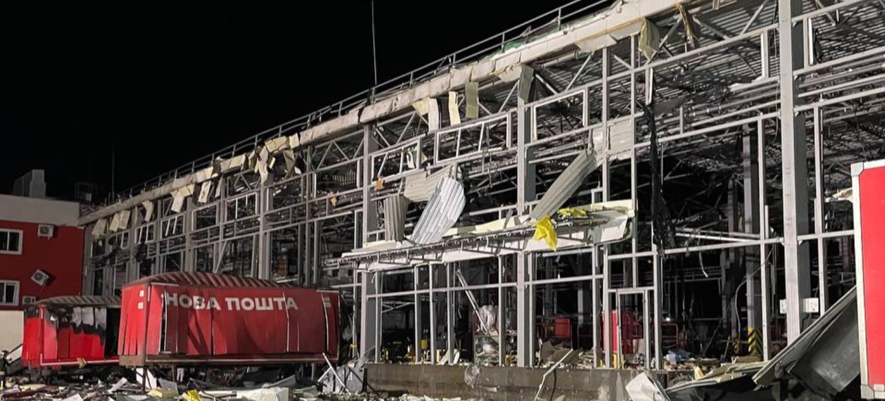Термінал Нової пошти після російського ракетного удару