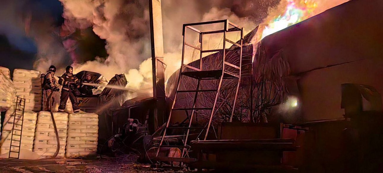 Пожежа на заводі в Іжевську після удару українського дрона