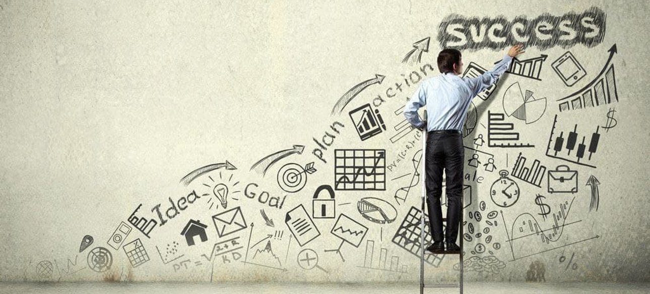 Людина малює графіті