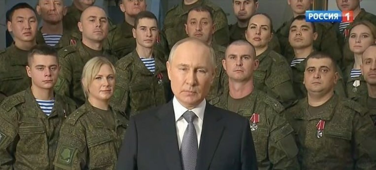 Путін і військові Новорічний виступ Путіна на тлі військових