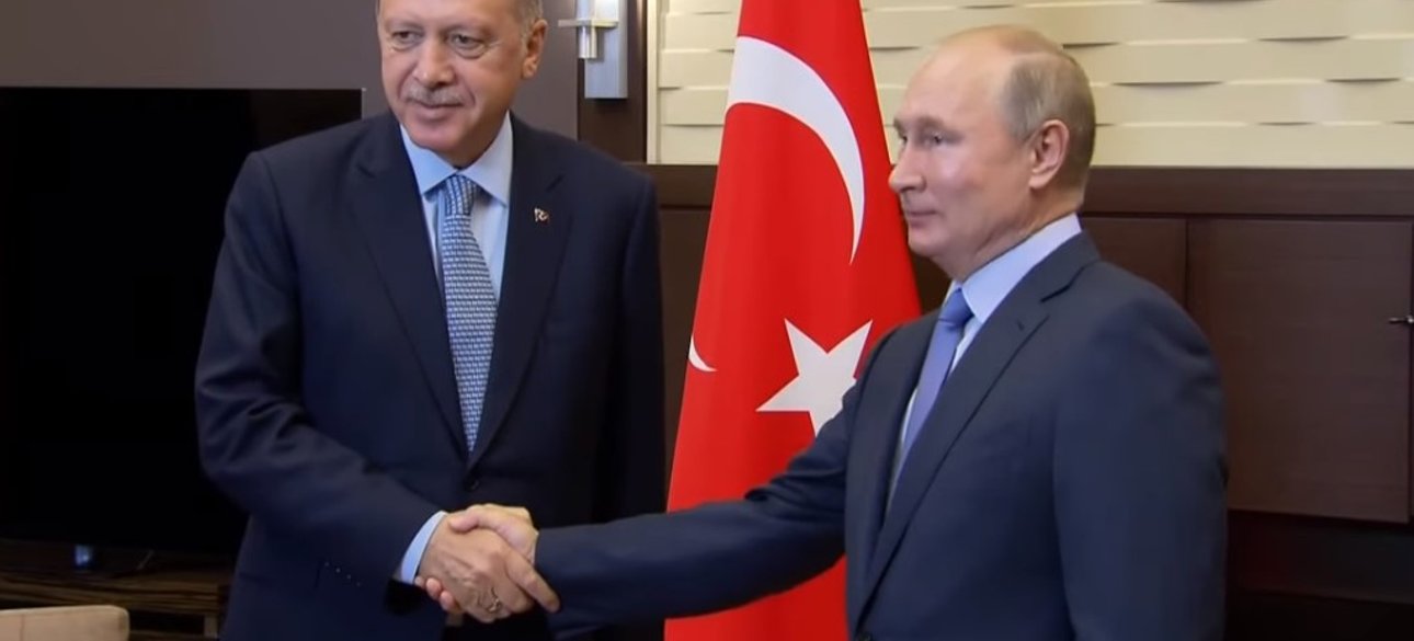 Ердоган, Путiн, турецький прапор