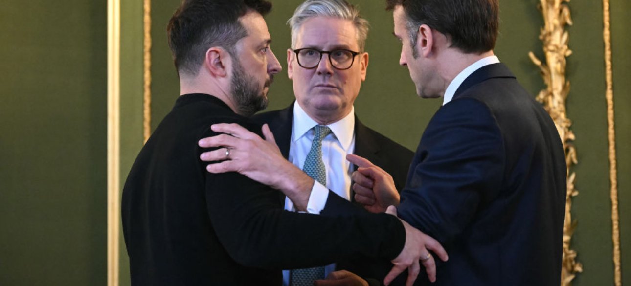 Зеленський Стармер Макрон Розмова в кулуарах Зеленського, Стармера і Макрона