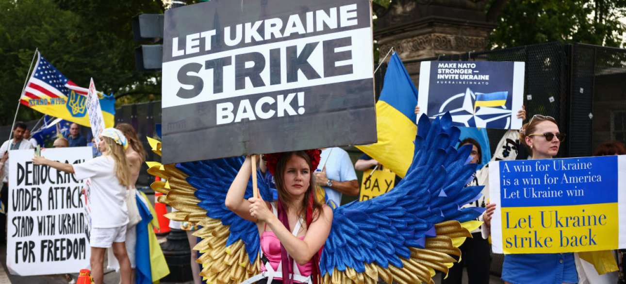 Митинг украинцев перед саммитом НАТО
