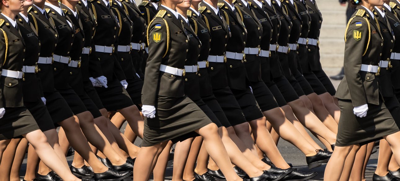 женщины военные, парад независимости 2021, курсантки