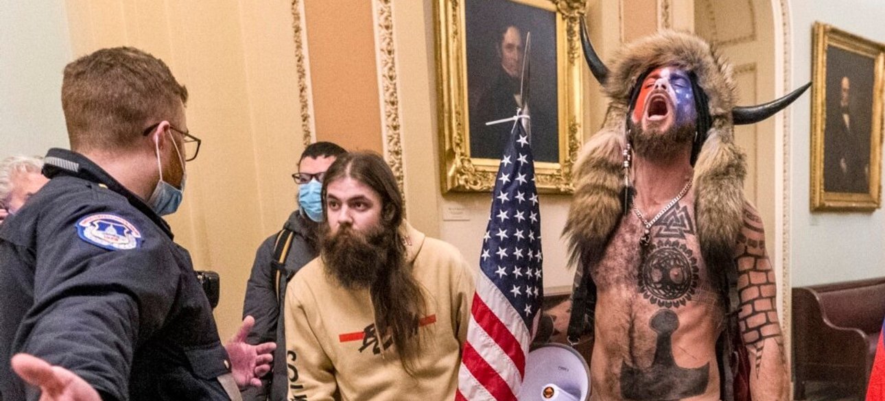 Шамани, ворожки, ворожіння, свічки, таро