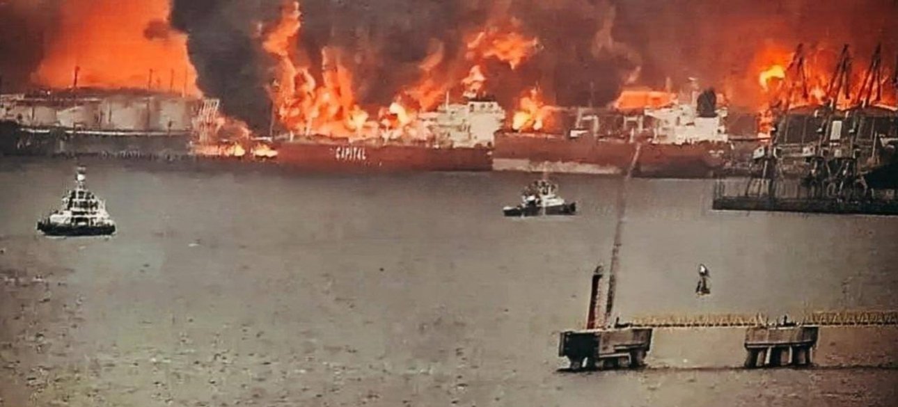 Пожежа в Усть-Лузі після ударів з України