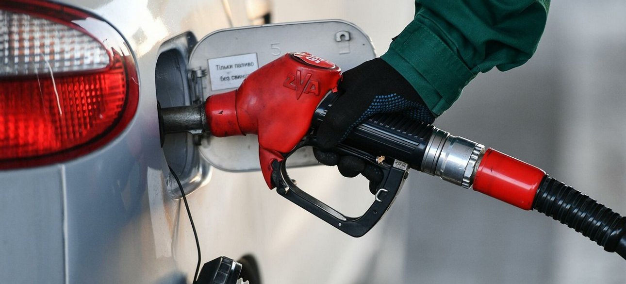 Заправка машини на АЗС