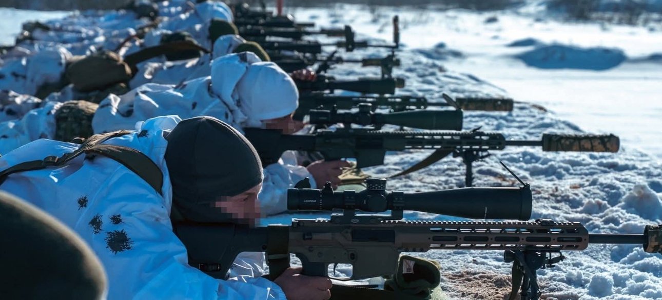 ВСУ Украинские бойцы в оборонительной позиции