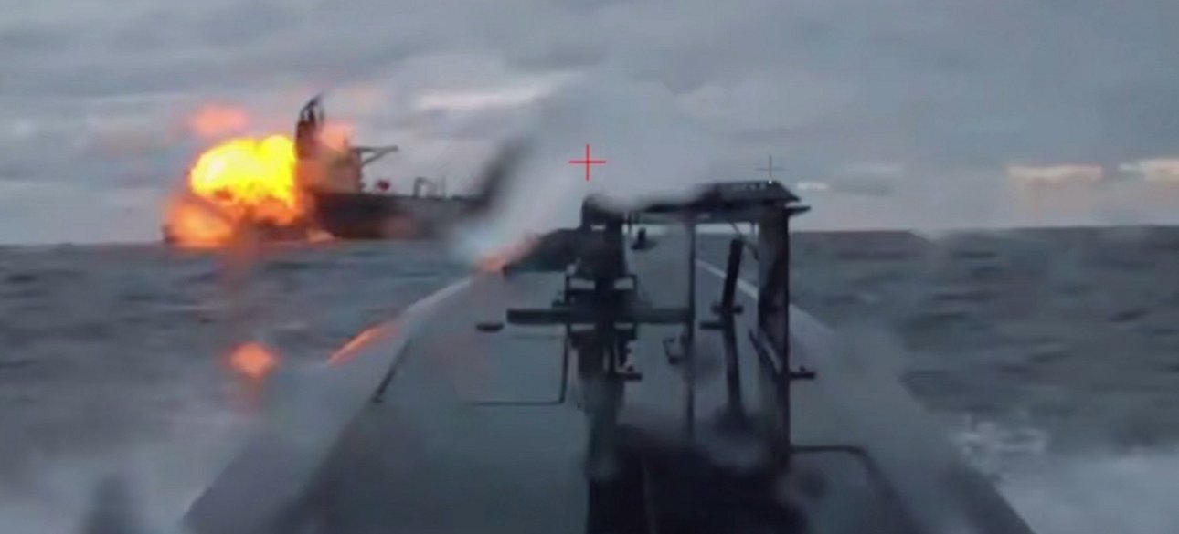 Украинские морские дроны атакуют танкер теневого флота РФ