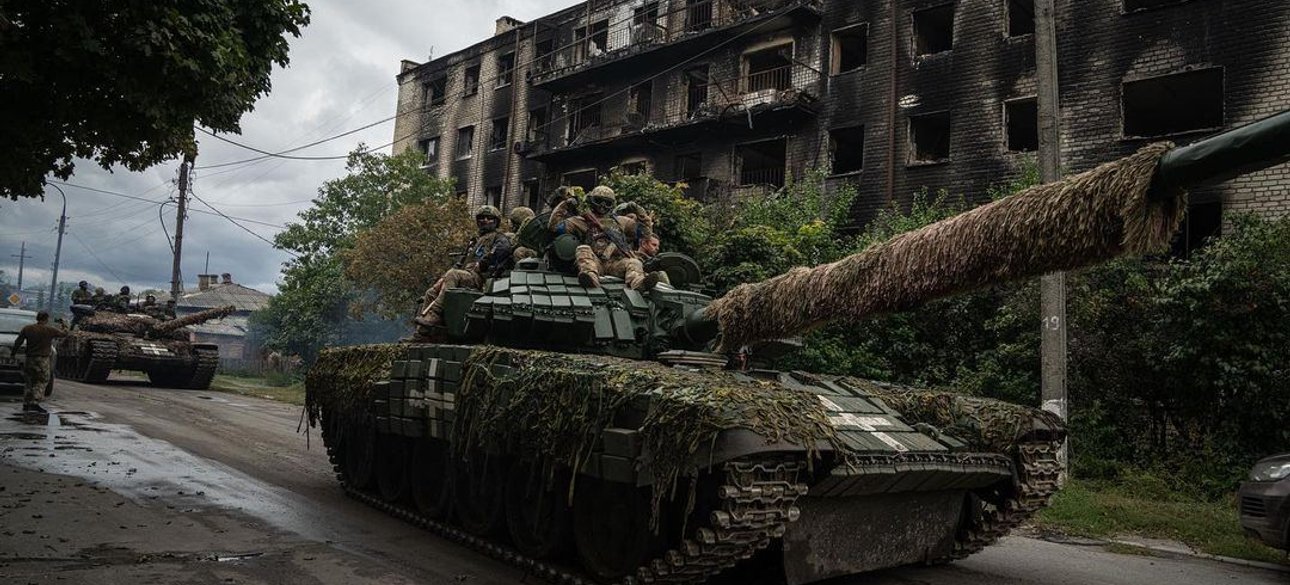 Украинский танк на улице города
