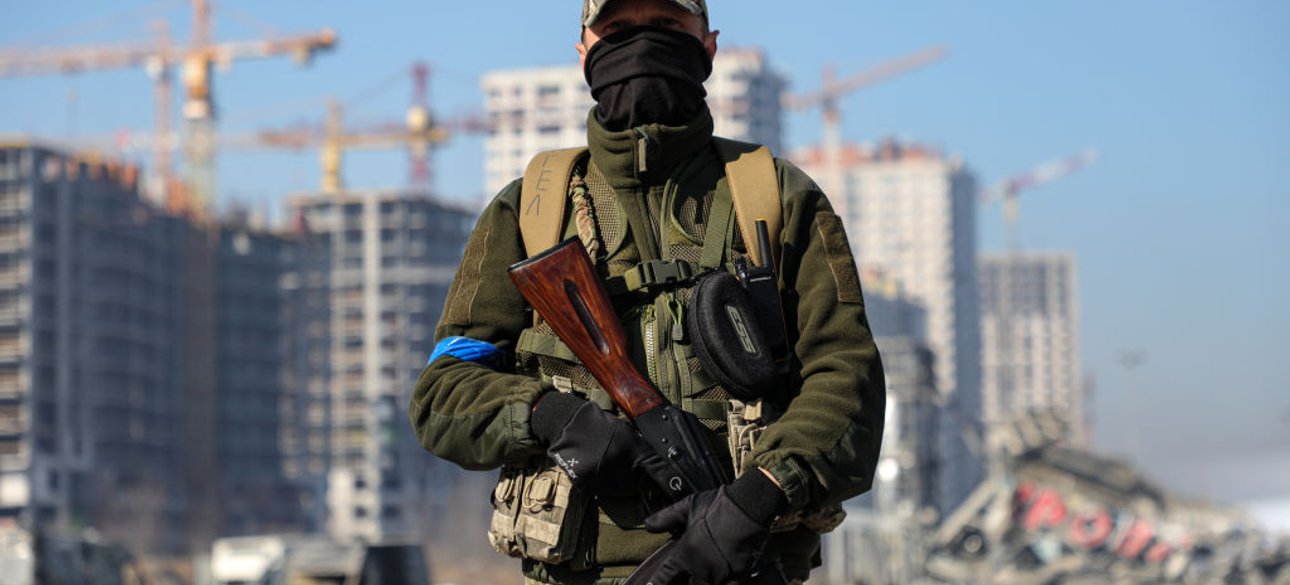 Український солдат, руйнуваня, вiйна