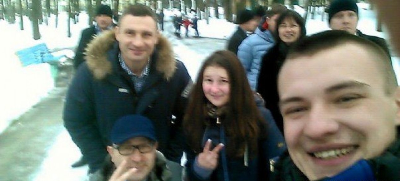 Виталий Кличко и Геннадий Кернес во время прогулки по Харькову