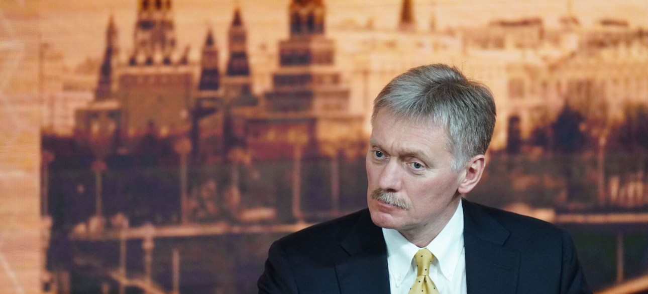 Пєсков Пєсков на тлі Кремля