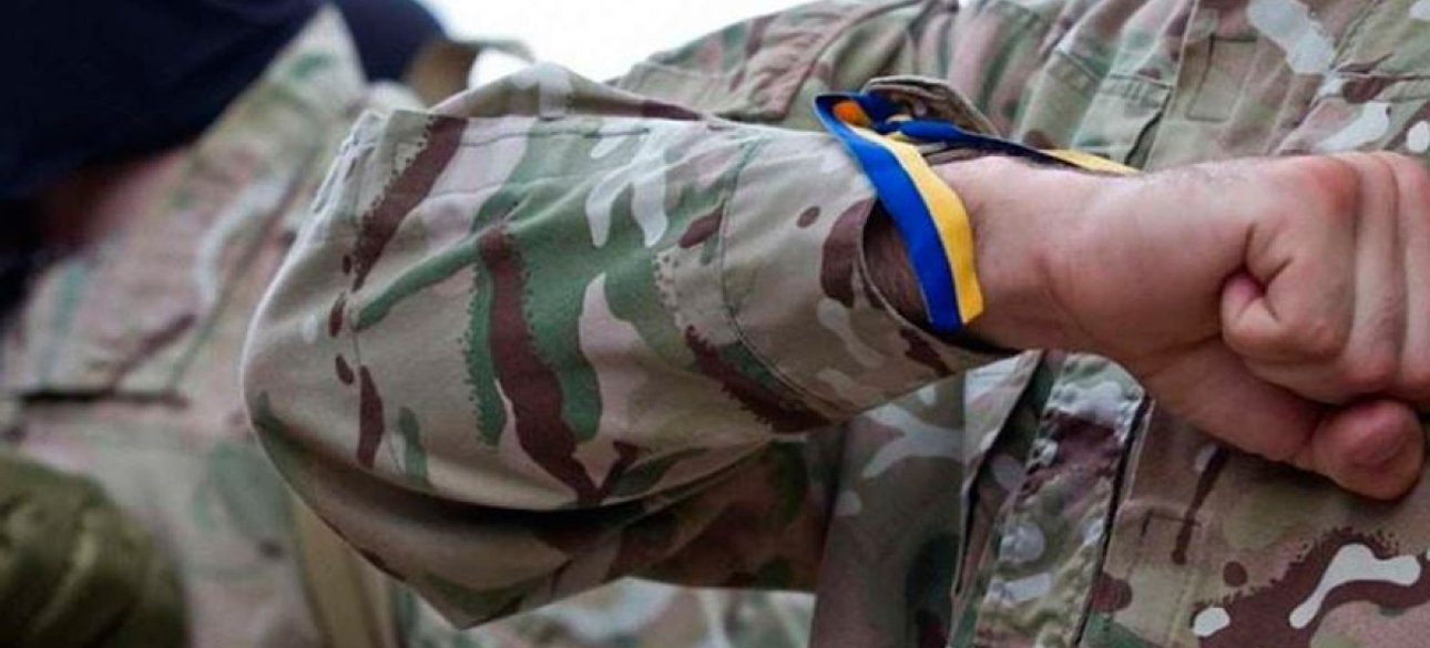 Єдиним майданчиком, де позитивна тональність наразі стабільно переважає, є тема добровільного рекрутингу