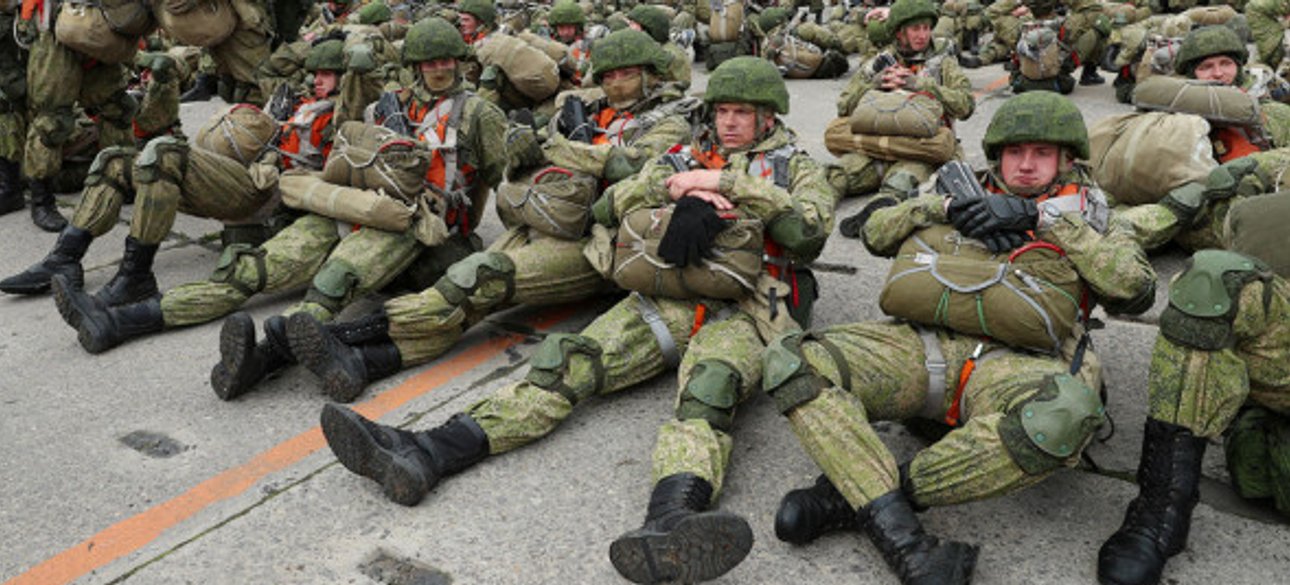 Российские солдаты ждут отправки