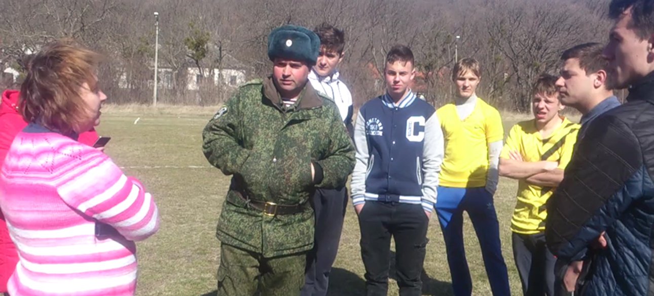 Разгон футболистов в Крыму / Кадр из видео