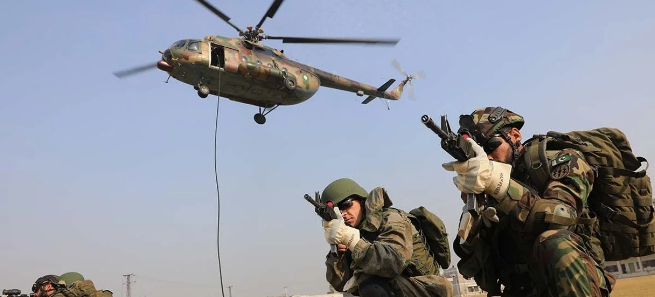 Армия Пакистана солдаты, пакистан, вертолет