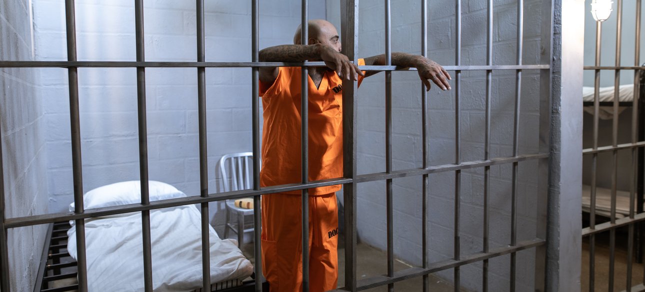 тюрьма, заключенный