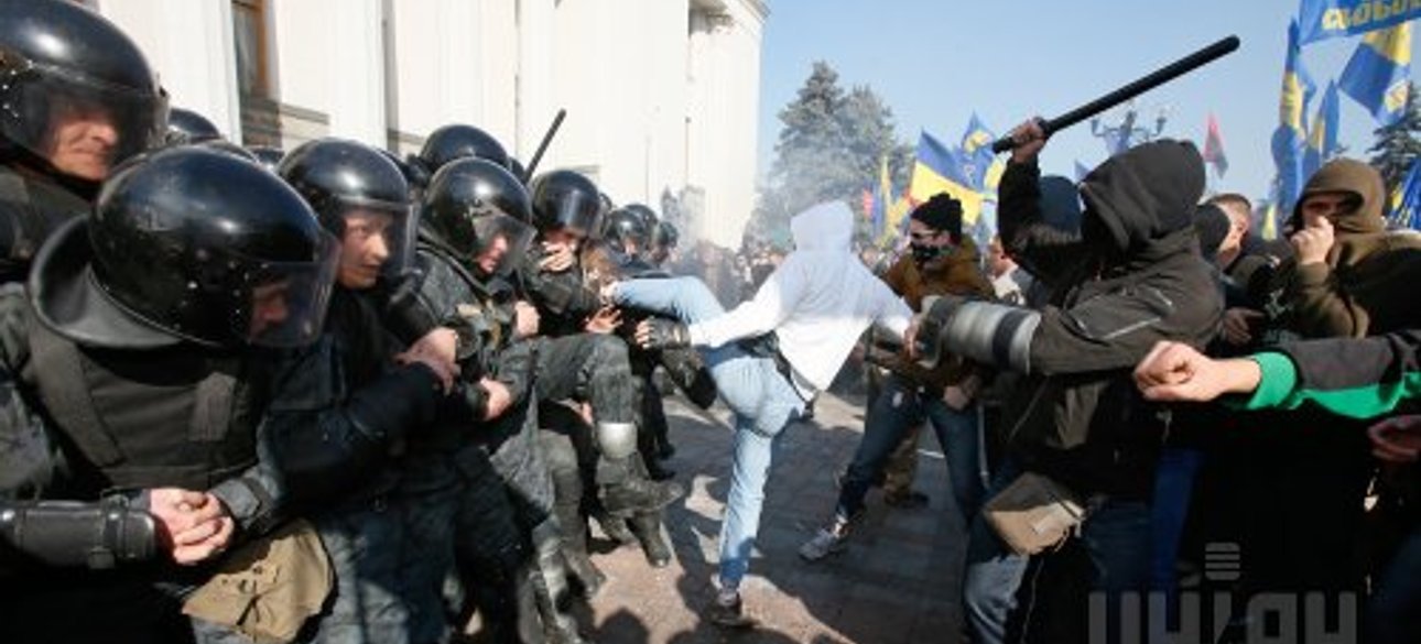 Столкновения у Рады / Фото: УНИАН