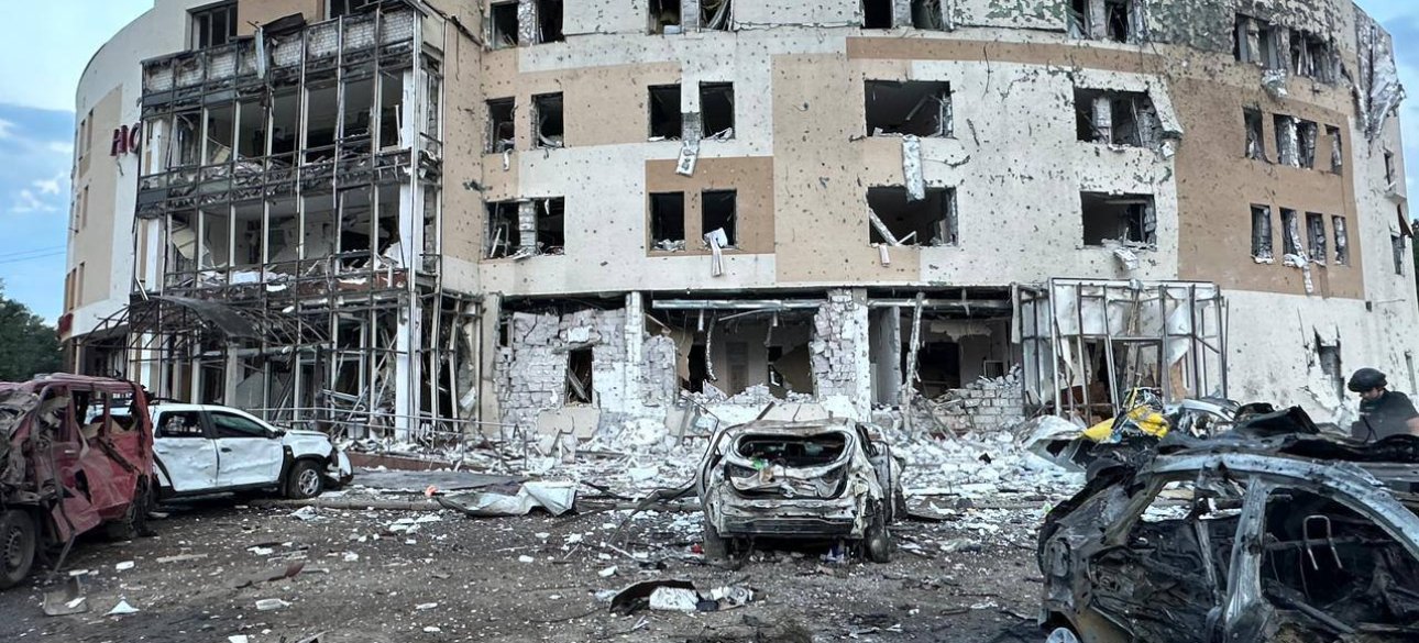 Запорожский дом, поврежденный обстрелом запорожье, обстрел, война