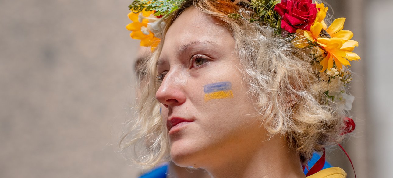 украинка, девушка, венок, украинская символика