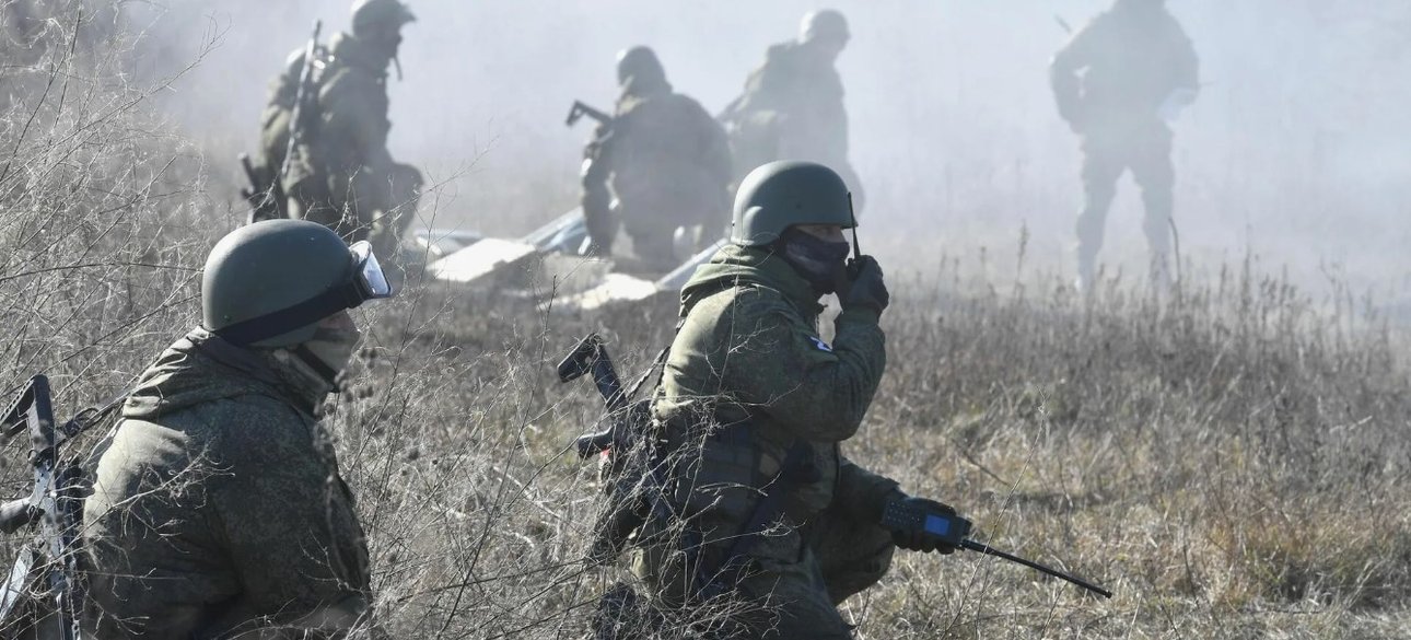 Российские пехотинцы на поле боя