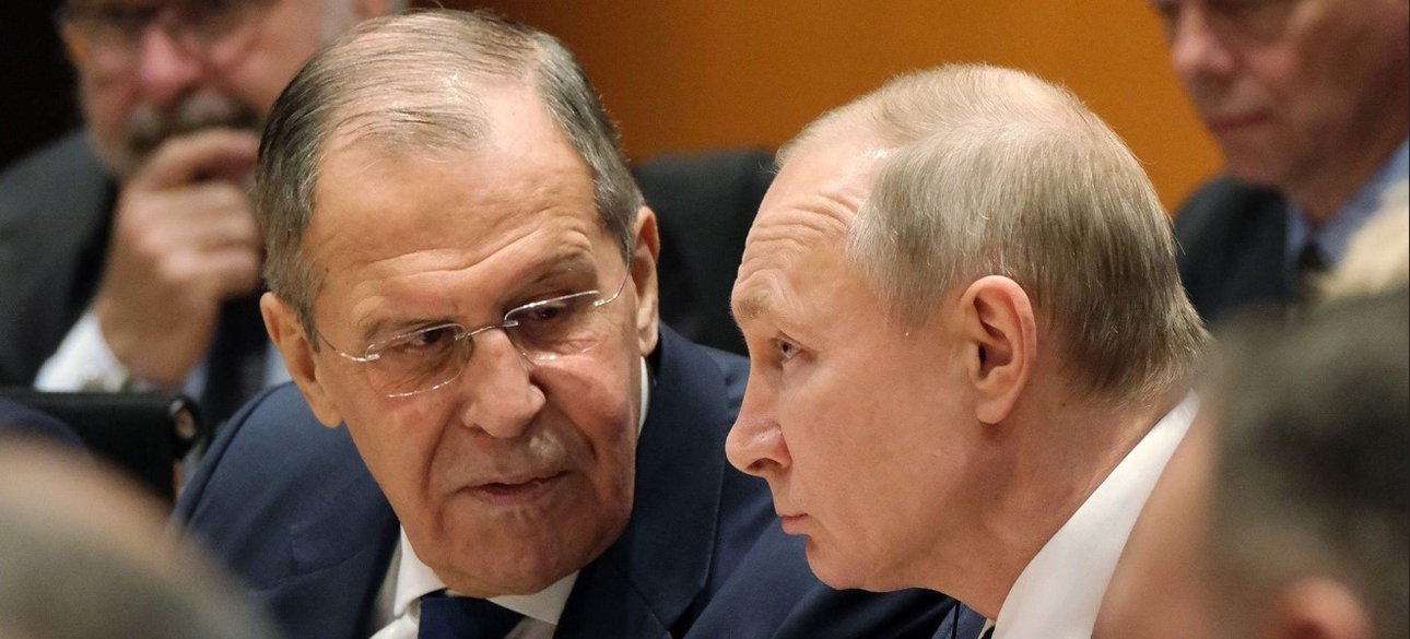 Путін і Лавров Путін і Лавров радяться під час засідання