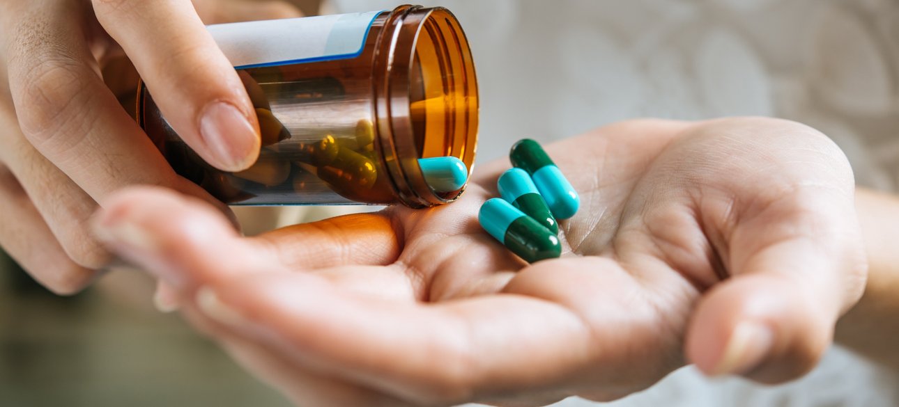 таблетки на ладони