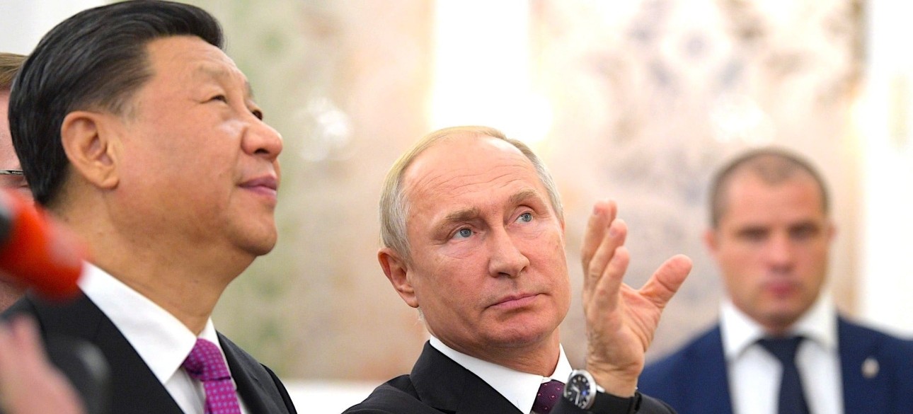 Лидры РФ и КНР Владимир Путин и Си Цзинпин