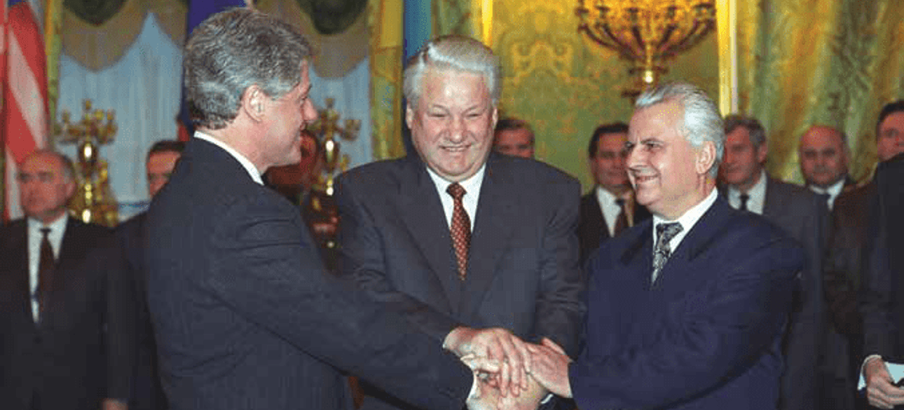 Клинтон, Ельцин и Кравчук подписали Будапештский меморандум