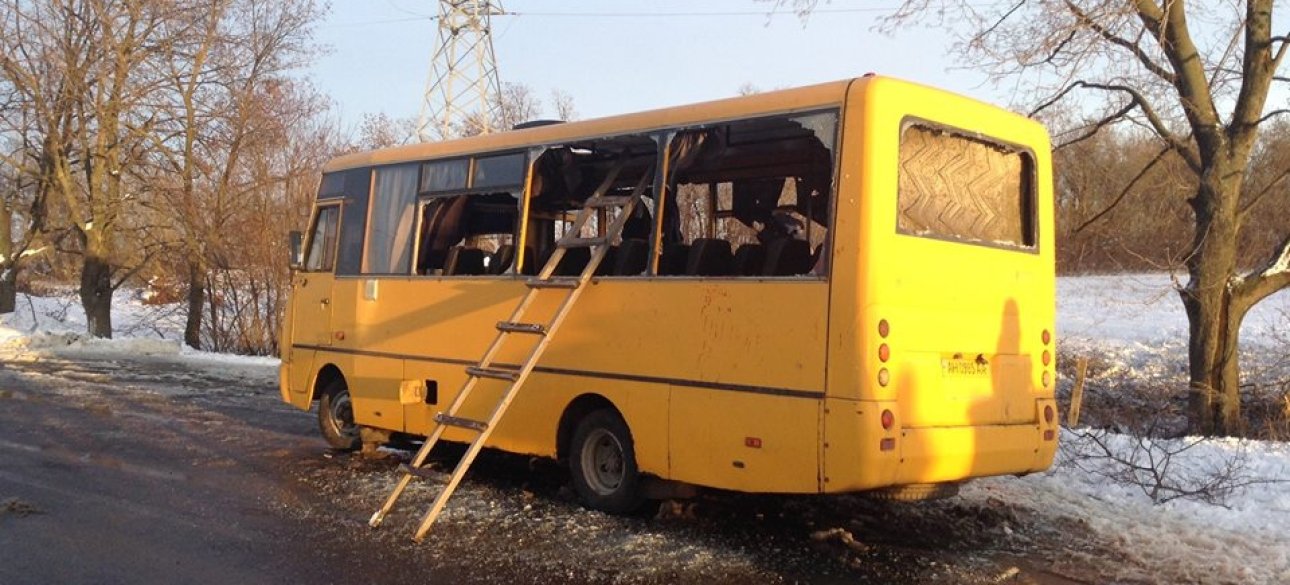 Автобус, обстрелянный под Волновахой / Фото: euronews.com
