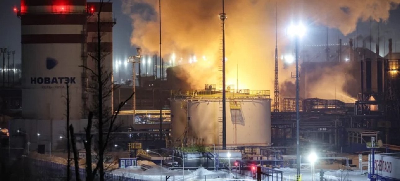 Пожежа після українського удару по Усть-Лузі