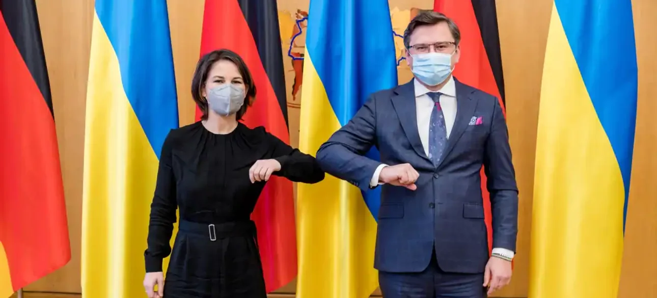 Главы МИД ФРГ и Украины Анналена Бербок и Дмитрий Кулеба
