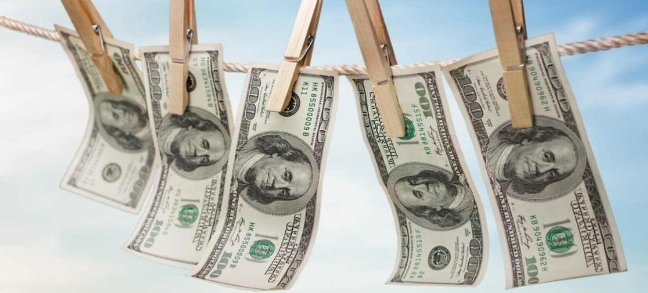 Доллары сушатся на веревке