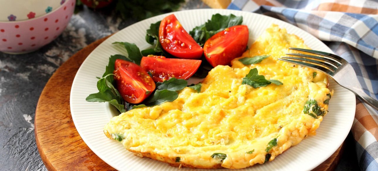 яйця, омлет, помідори, сніданок