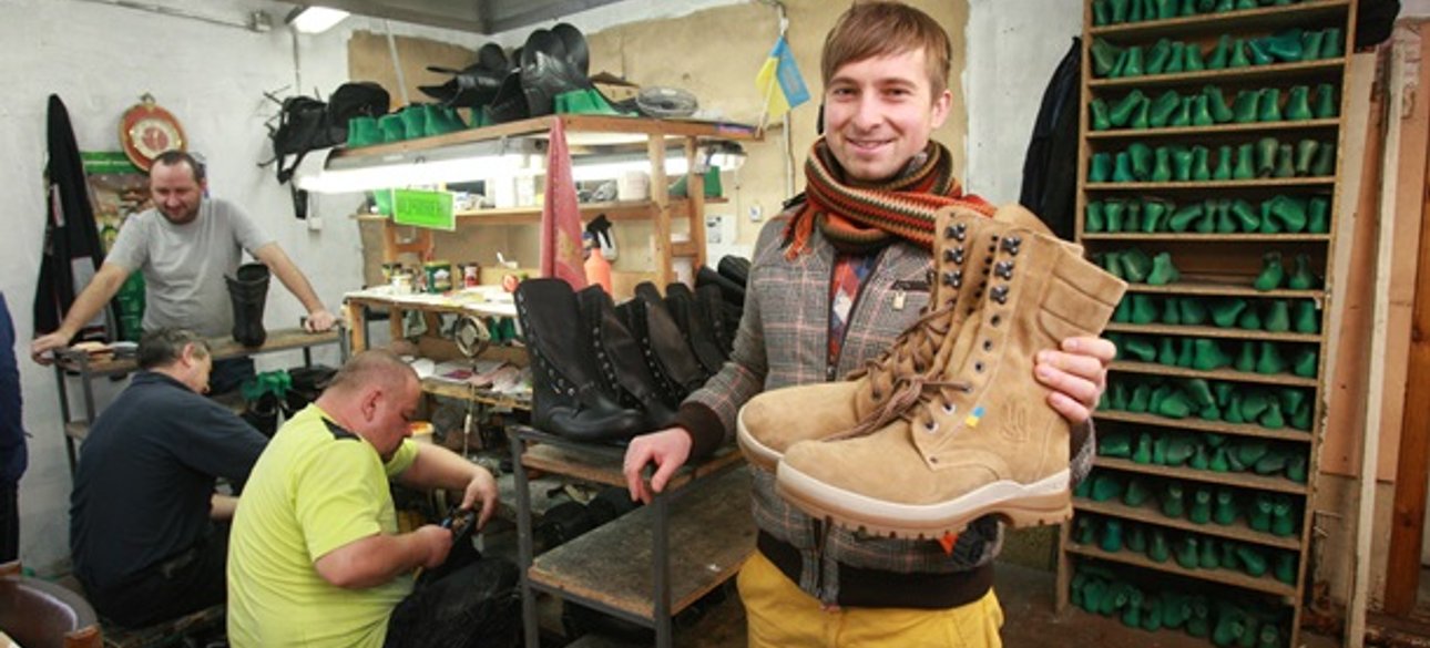 Полупромышленное волонтерское производство берцев для солдат