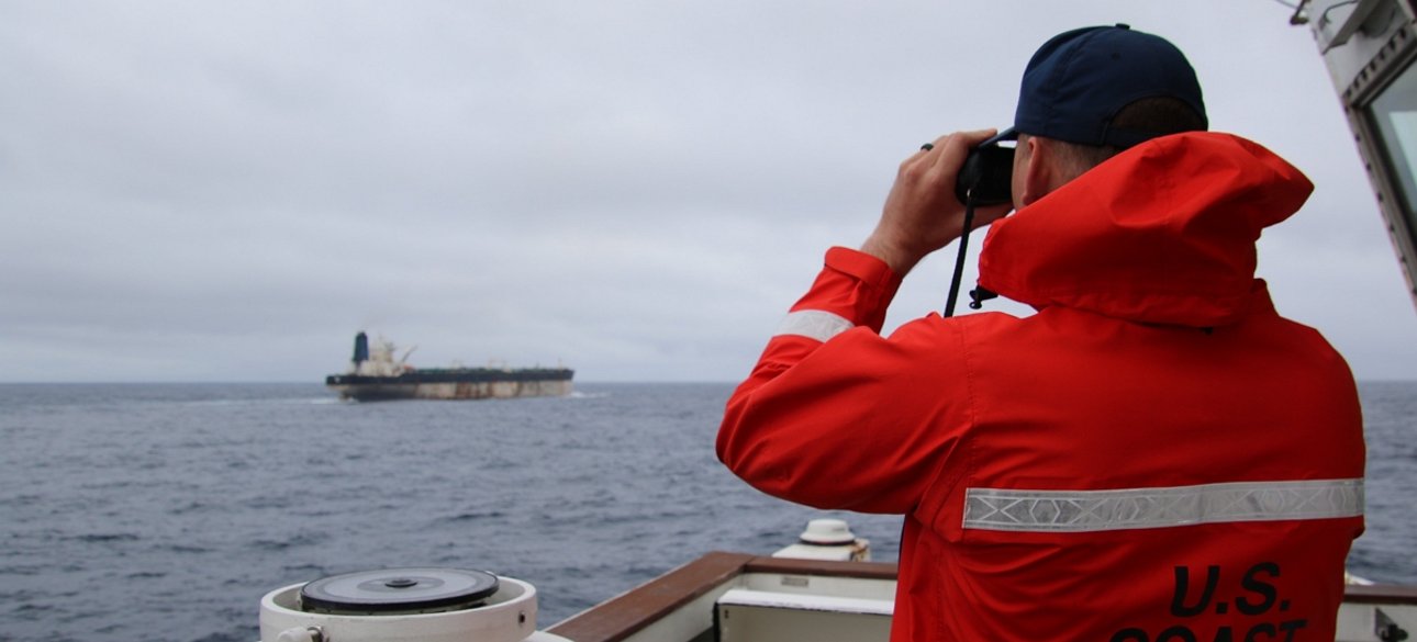 Берегова охорона США перехоплює російський танкер