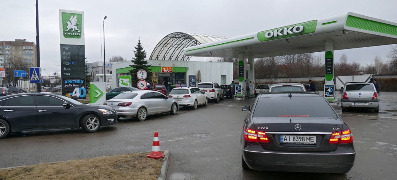 Заправка, черга, АЯзС, ОККО