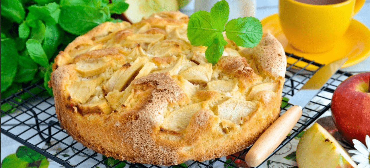 Шарлотка с яблоками — простой шедевр кулинарии