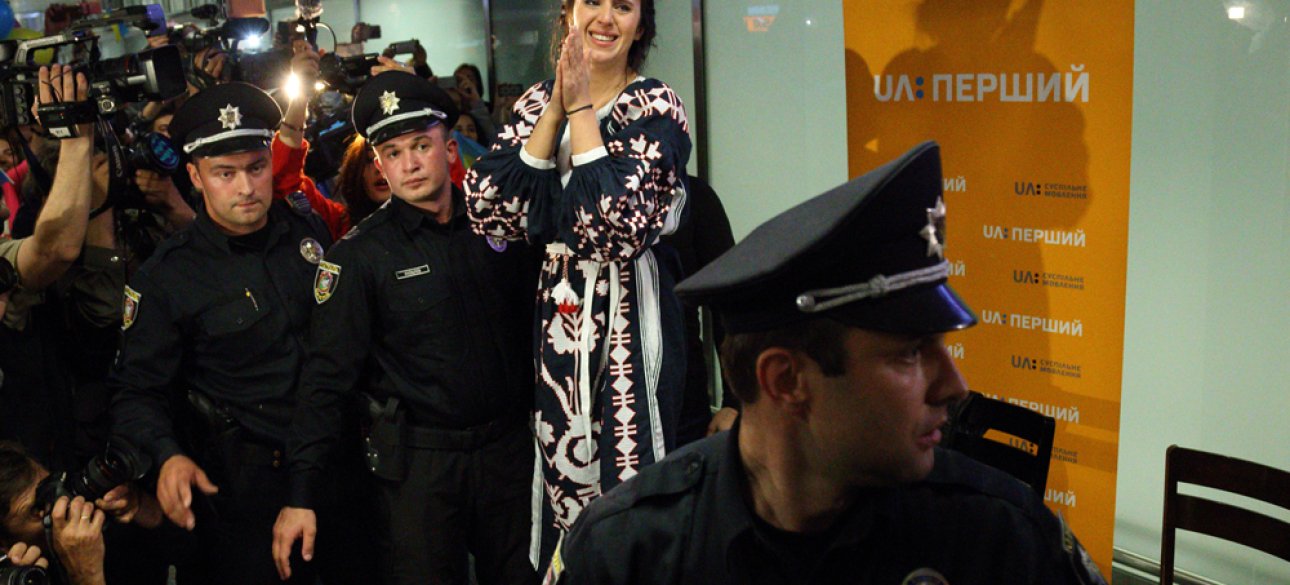 Встреча Джамалы и ее поклонников в аэропорту "Борисполь" / Фото: Виталий Носач, Styler.rbc.ua