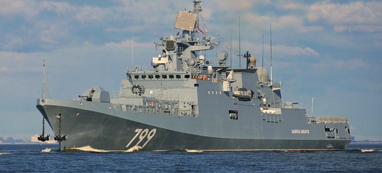 флагмана ЧФ РФ Адмірал Макаров, Севастопольська бухта, корабель Адмірал Макаров